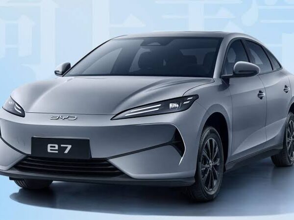 BYD e7